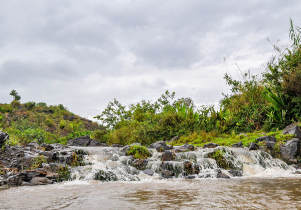 Discovering the waterfalls during an excursion to Ampefy