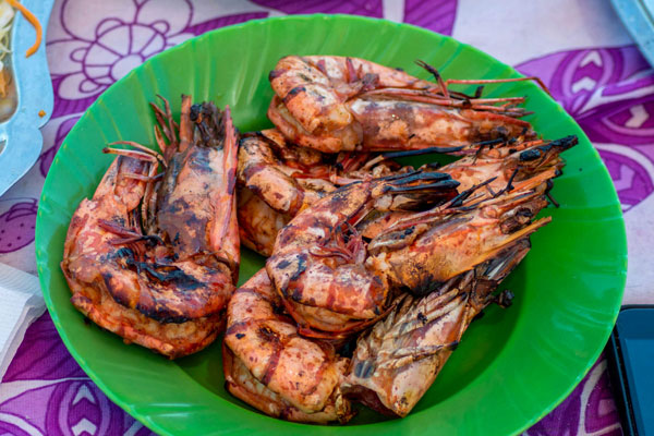 Grilled prawns with local flavors