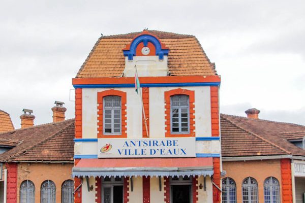 Discover the Water City during a one-week tour in Madagascar